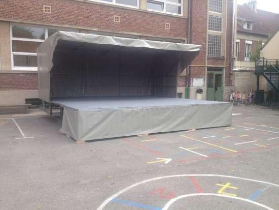 Location podium/scène/estrade mobile - Aire-sur-la-Lys