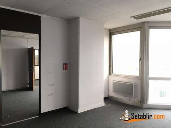 Location bureaux 216 m² - Noisy-le-Grand