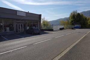 Location local commercial 420 m2 divisible + parking