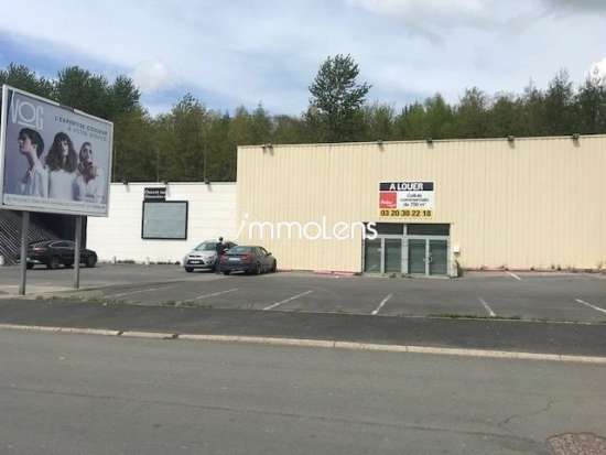 Location local commercial porte nord 700 m2
