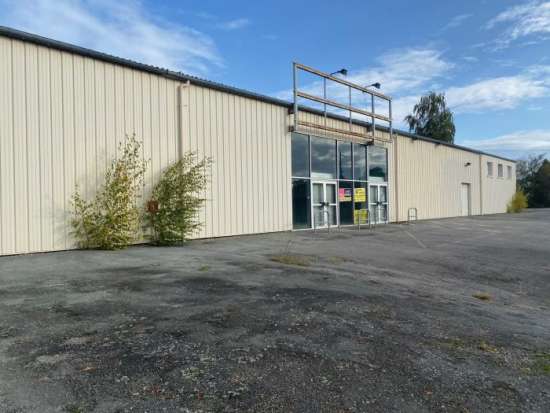 Location local commercial - parthenay - 1450 m2