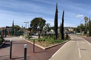 Location local commercial 123 m2 - Antibes