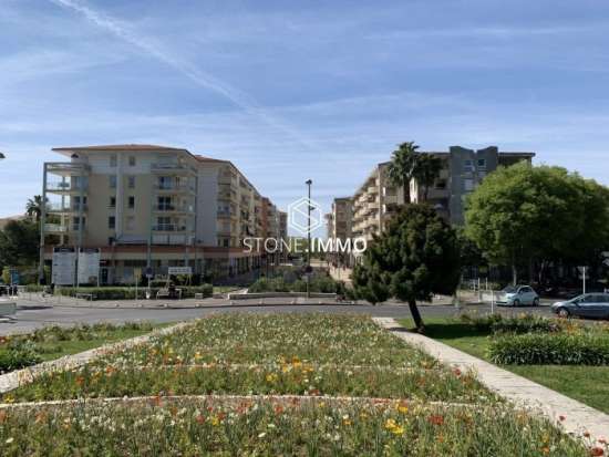 Location local commercial 38 m2 - Antibes