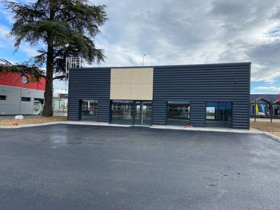 Location local commercial neuf 250m2 - Bourges