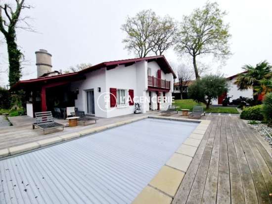 Location villa 5 pieces avec piscine - Biarritz